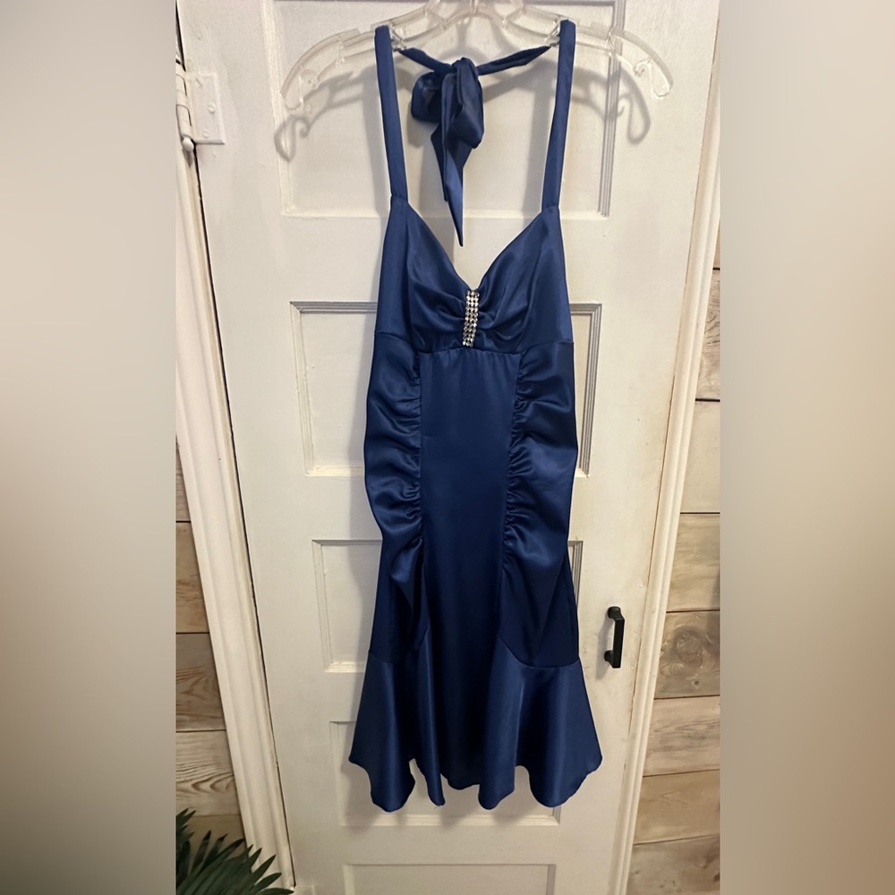 Kiki Halter Style Party/Prom Dress. Size Small.